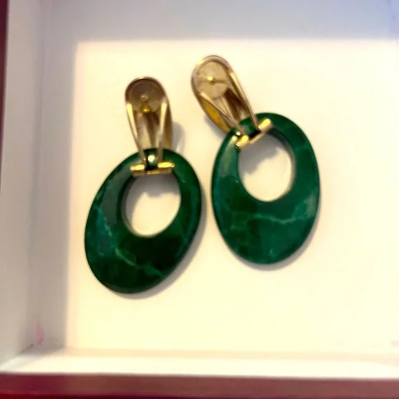 vintage  Malachite Color Howlite
Oval Earring - Picture 1 of 3